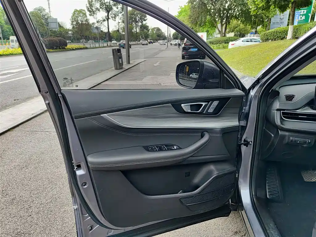 CHERY TIGGO 8