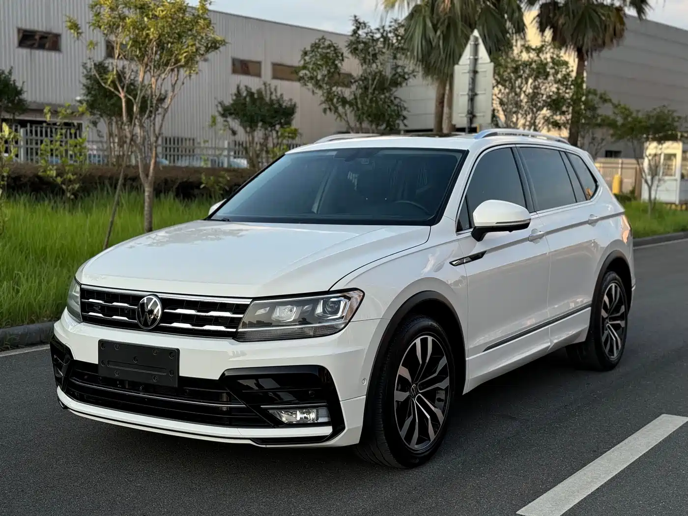 Volkswagen Tiguan L 2021 330TSI Automatic 2WD R-Line Premium