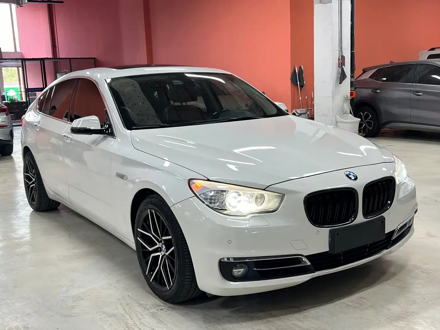 BMW 5 Series GT 2014 535i xDrive фото 3