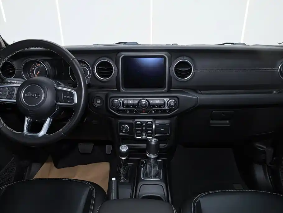 Photo 20 - Jeep Gladiator