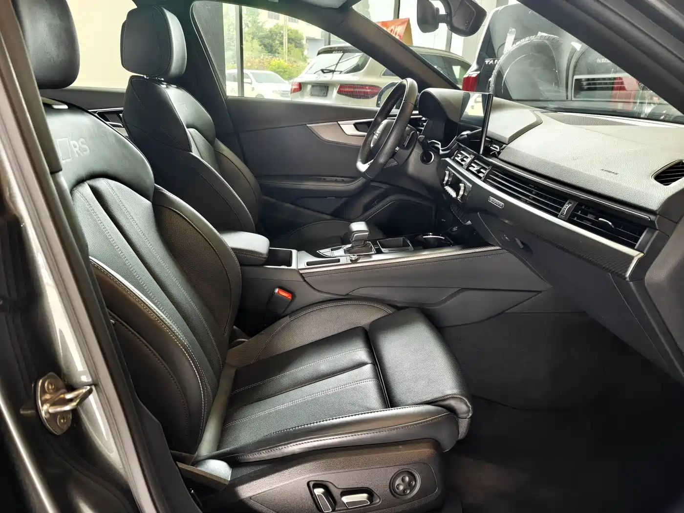 Фото 9 - Audi A4L