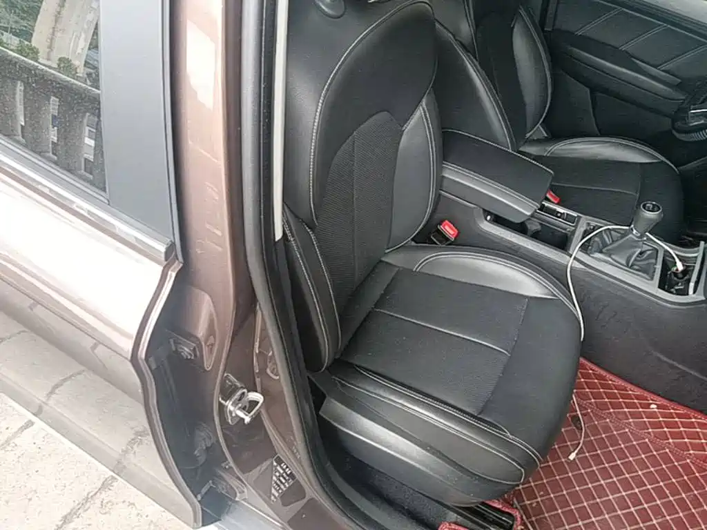 Фото 25 - Roewe RX5