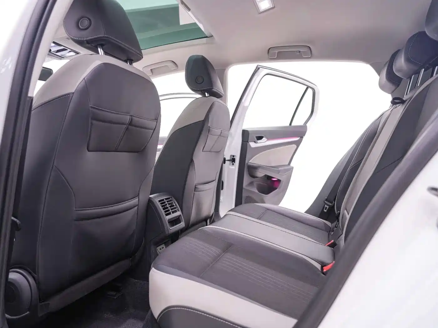 Volkswagen Golf 2023 280TSI DSG Pro фото 22