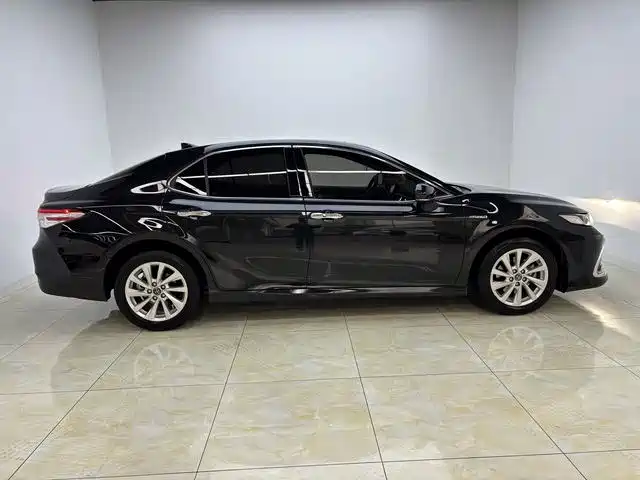 Toyota Camry 2023 Hybrid 2.5HGVP Leading Edition фото 11