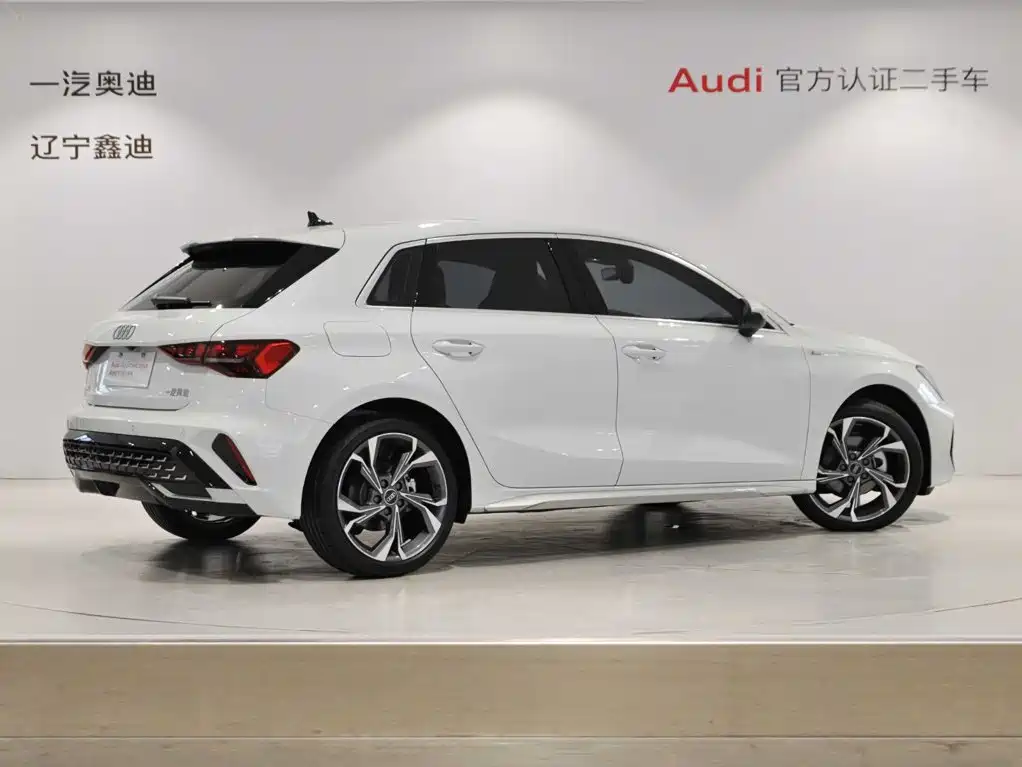 Audi A3 2026 2025 Sportback 35TFSI Flying Premium
