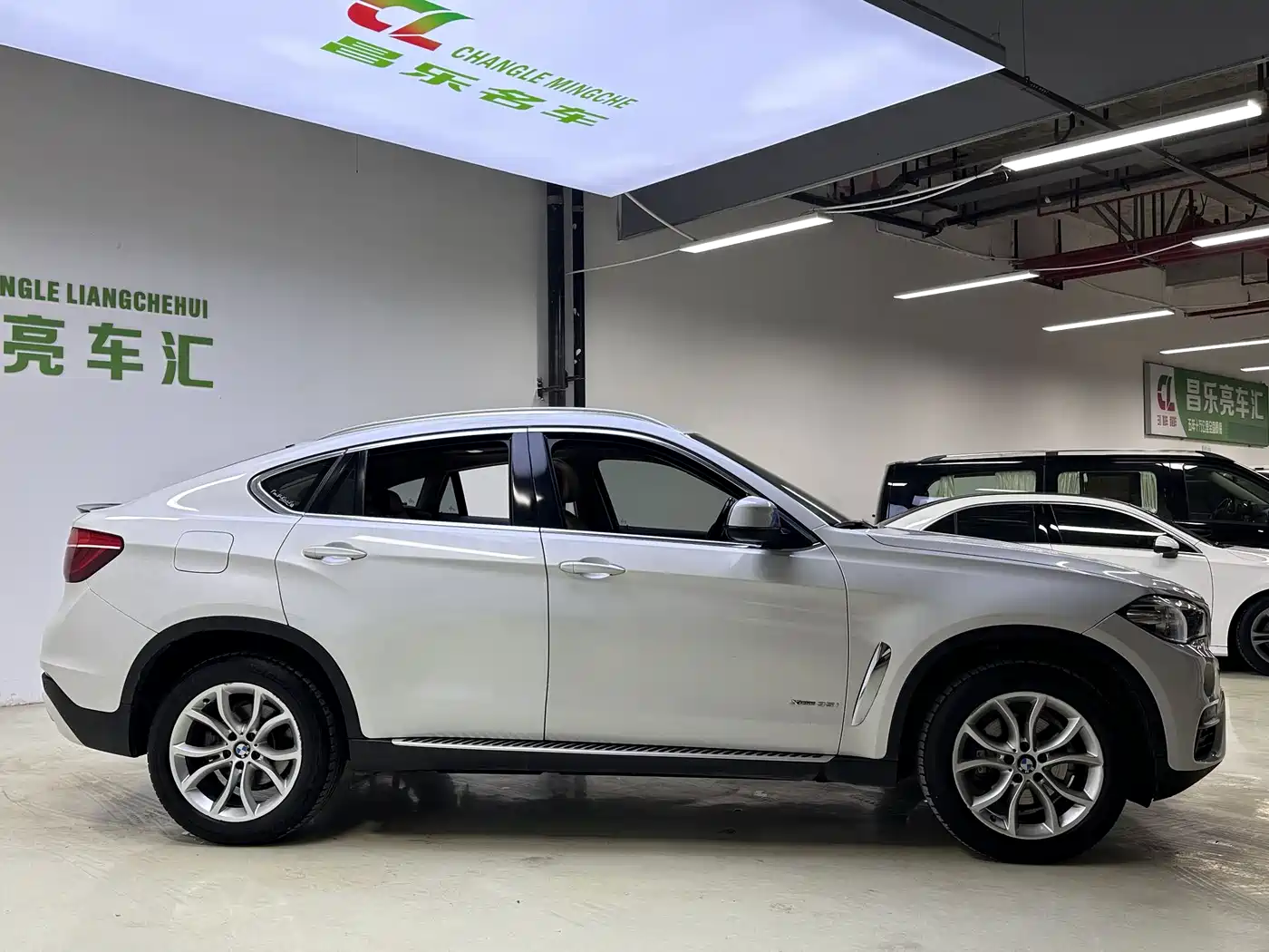 BMW X6 2015 xDrive35i Luxury Model фото 4