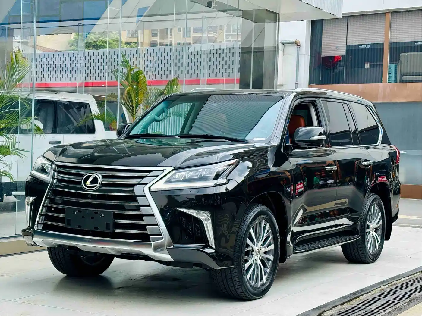 Lexus LX 2019 570 Dynamic Luxury Edition фото 2
