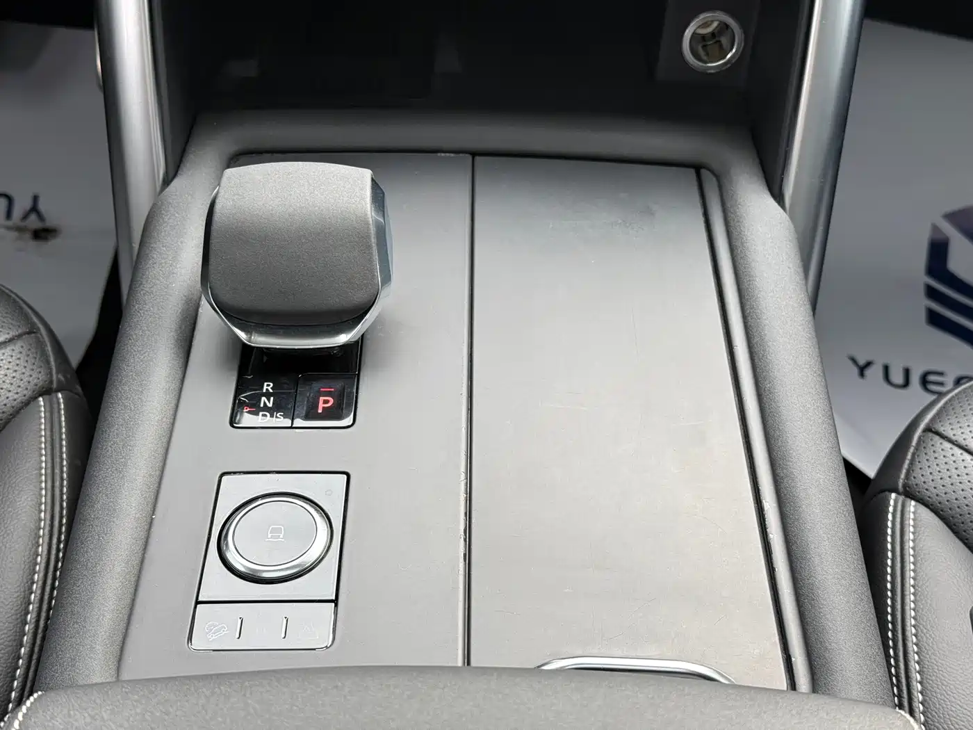 Land Rover Discovery 2021 360PS R-Dynamic SE фото 22