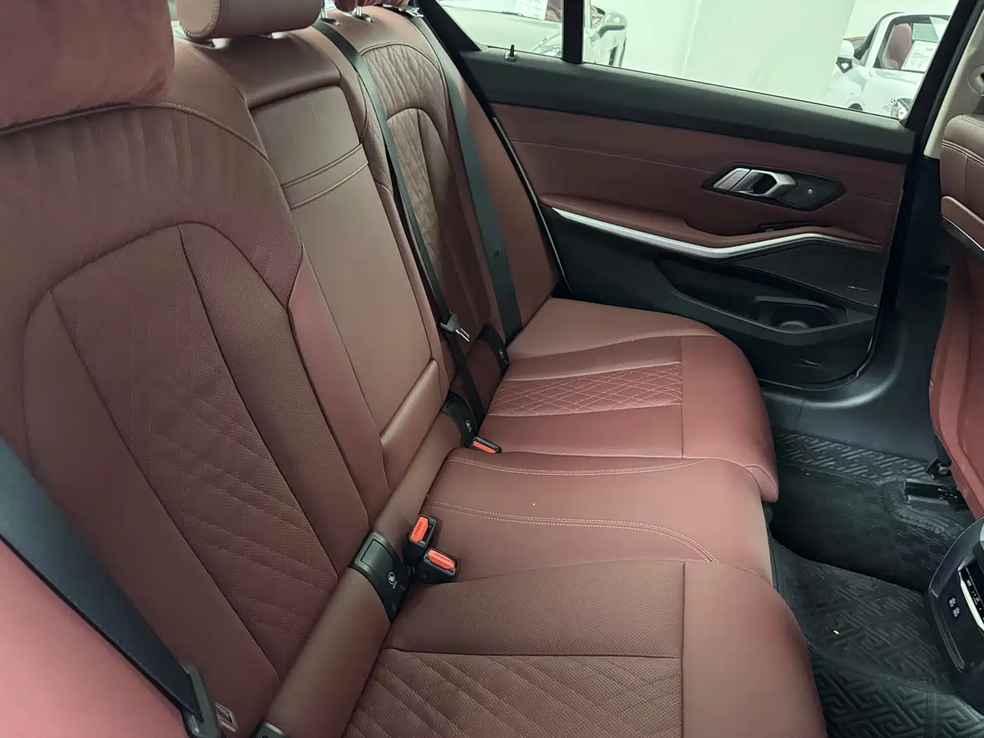 BMW 3 Series 2024 325Li M Sport Shadowline Package фото 14