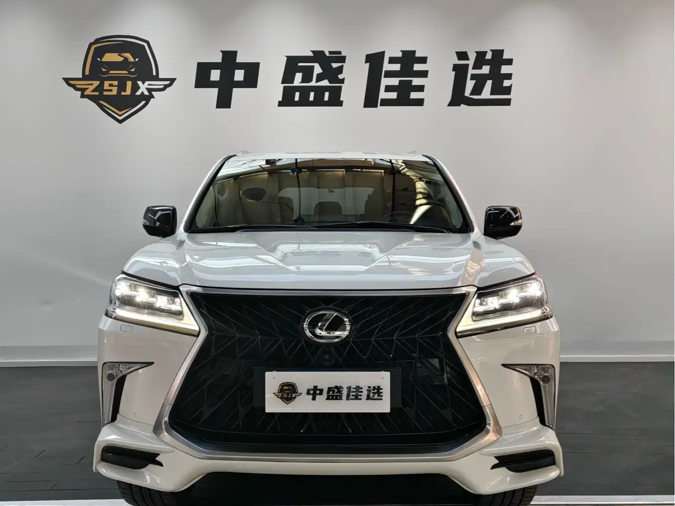 Lexus LX 2017 570 Dynamic Luxury фото 2
