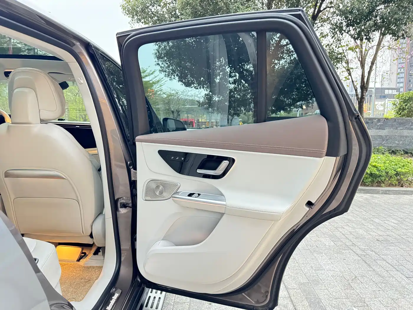 MERCEDES-BENZ EQE SUV