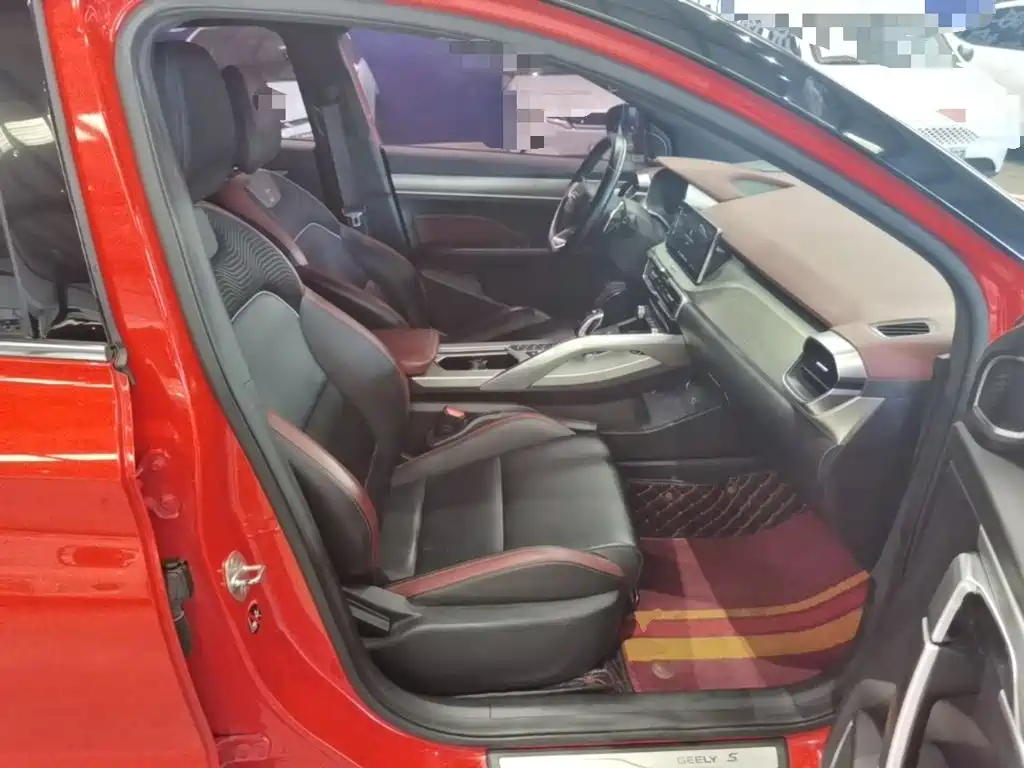 Фото 25 - Geely Coolray