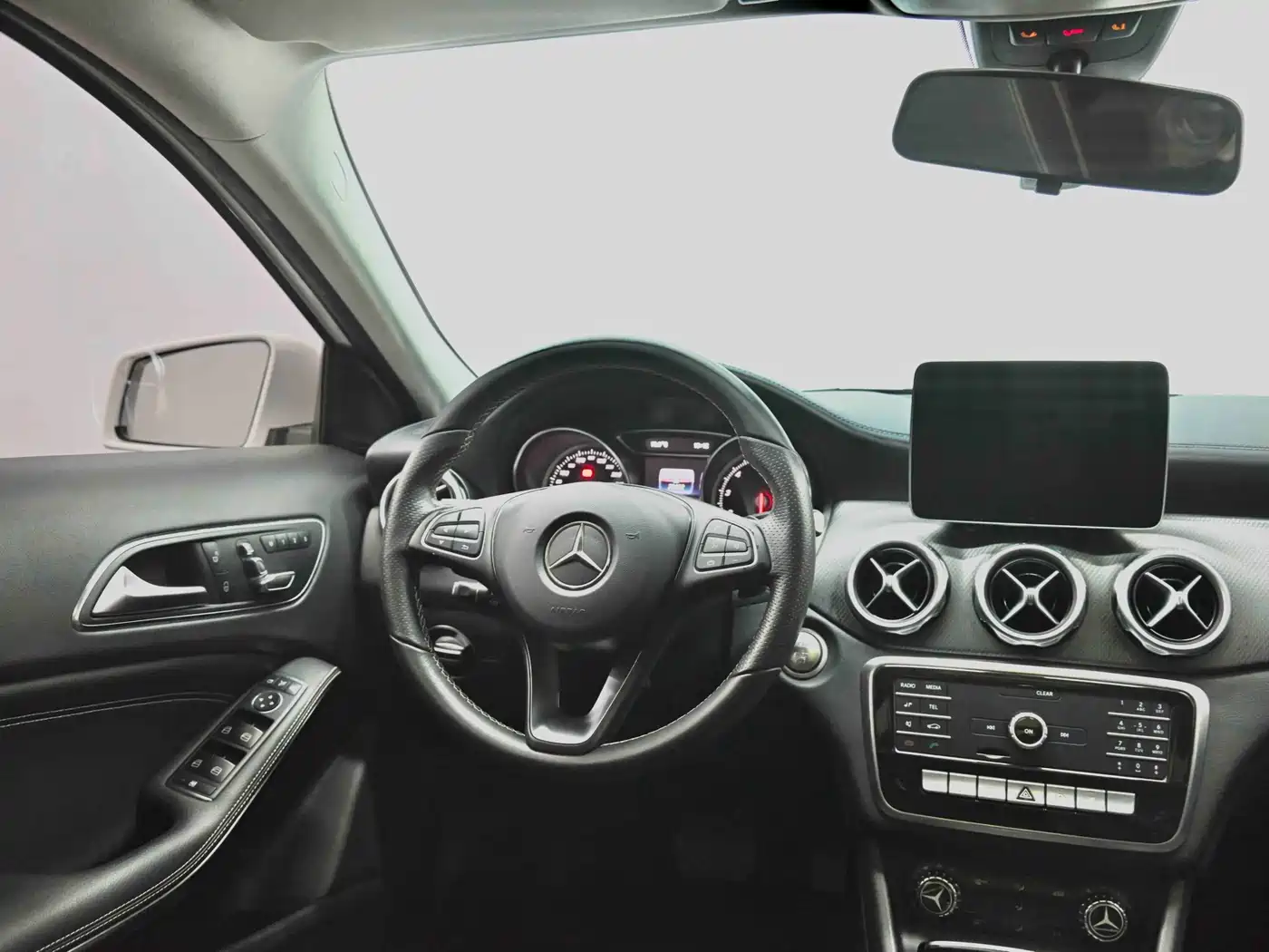 Mercedes-Benz GLA 2018 GLA 200 Fashion фото 33