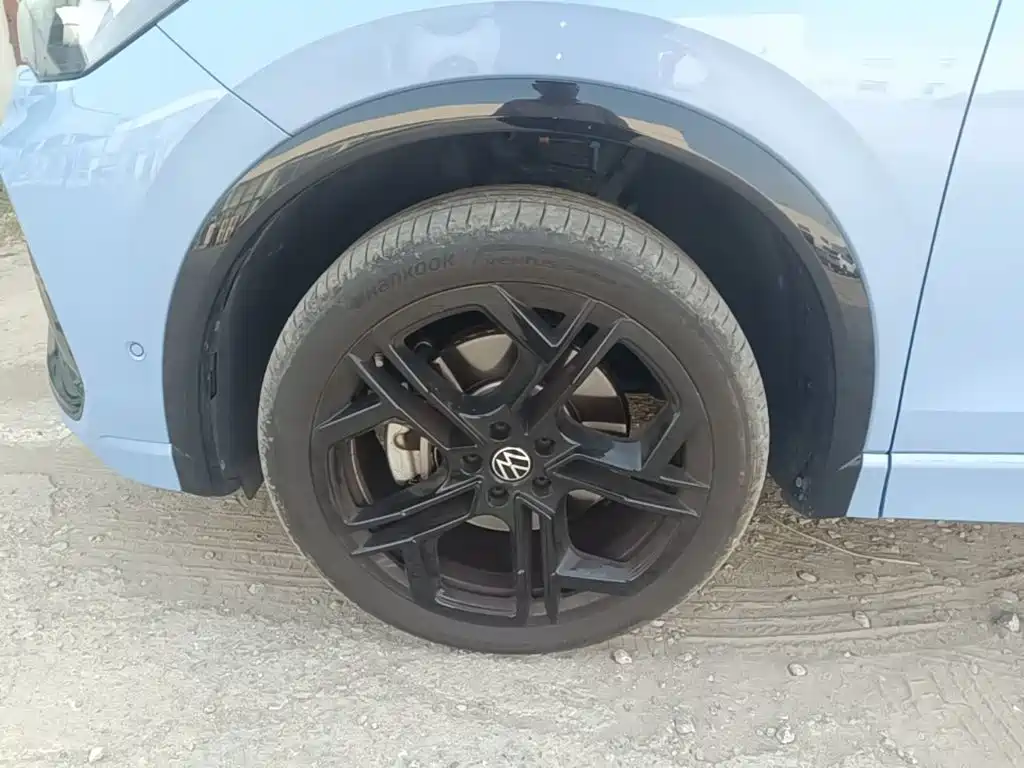 Фото 23 - Volkswagen Tiguan L