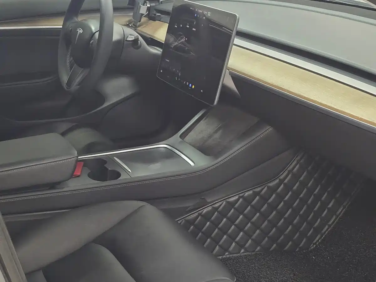 Photo 7 - Tesla Model 3