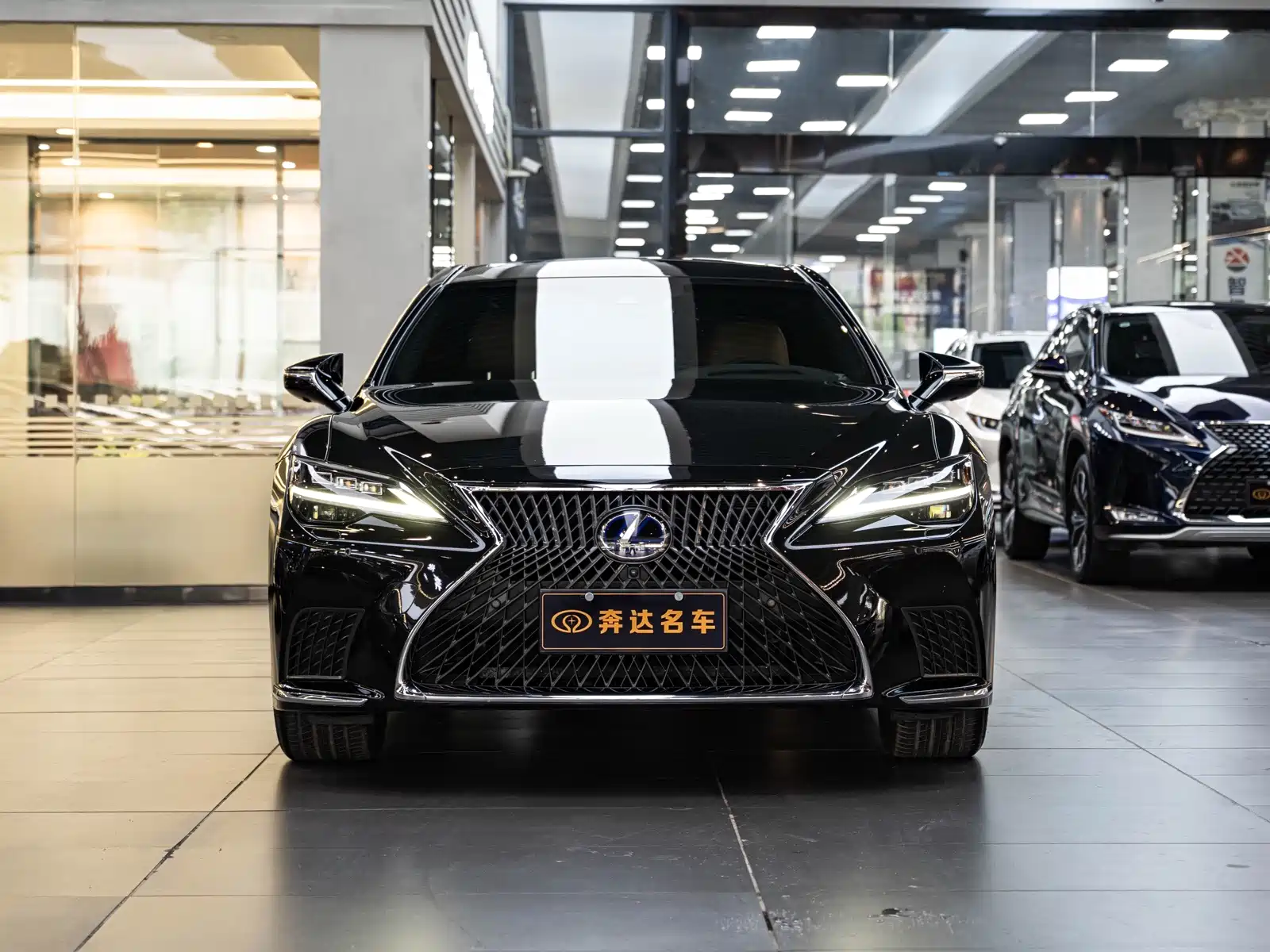 Фото 2 - Lexus LS