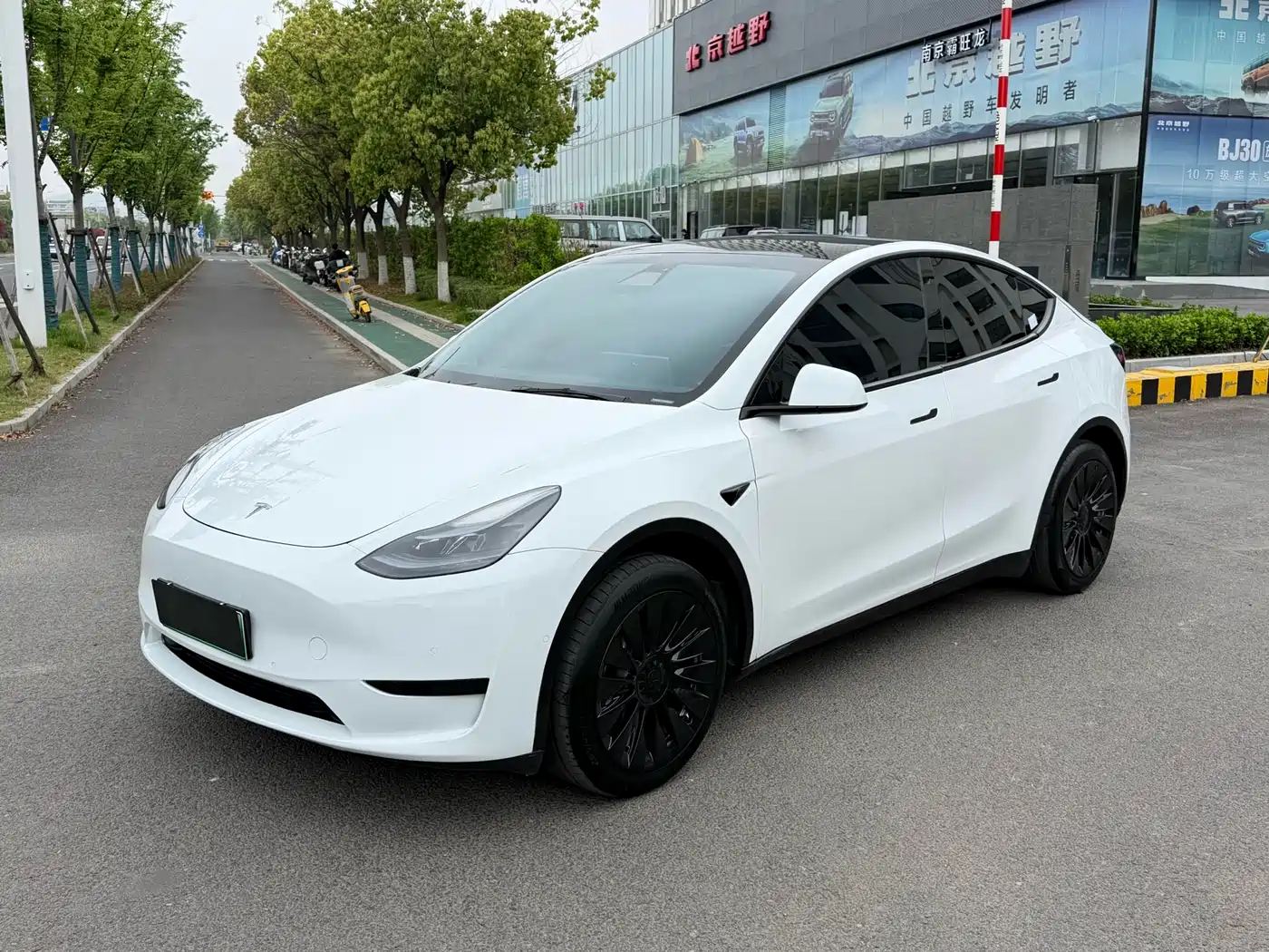TESLA MODEL Y