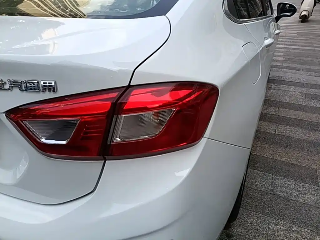 Фото 8 - Chevrolet Cruze