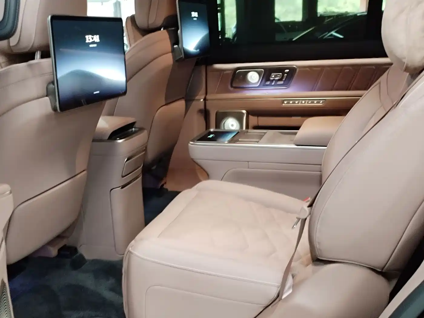 NIO ES8 2026 2025 Model 6-Seat Executive Luxury Edition