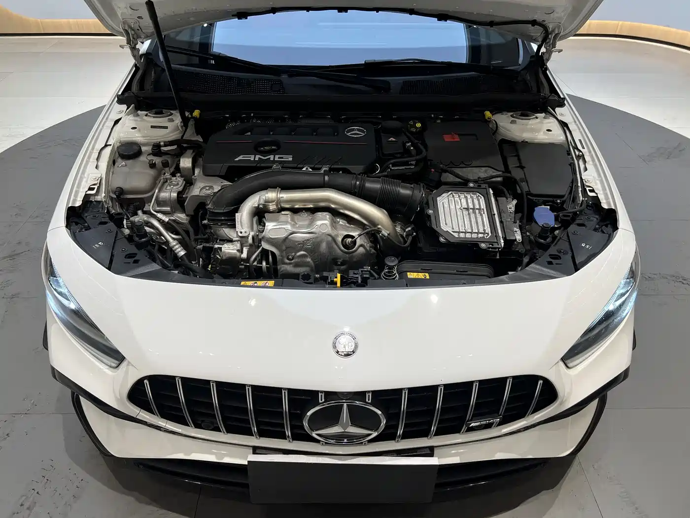 Mercedes-Benz A-Class AMG 2024 Facelift AMG A 35 L 4MATIC фото 16