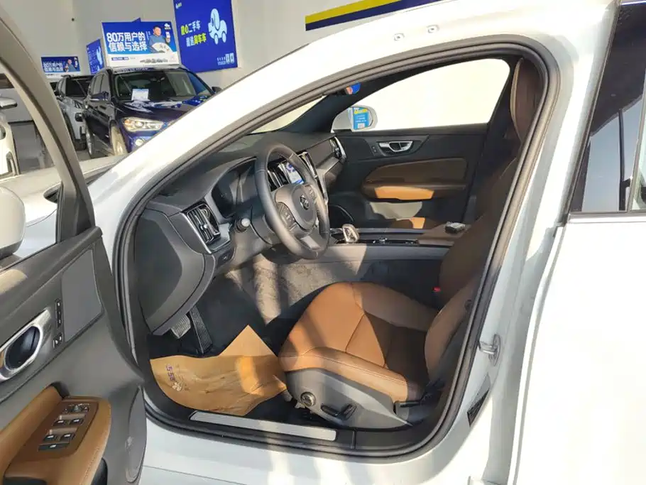 Фото 9 - Volvo S60