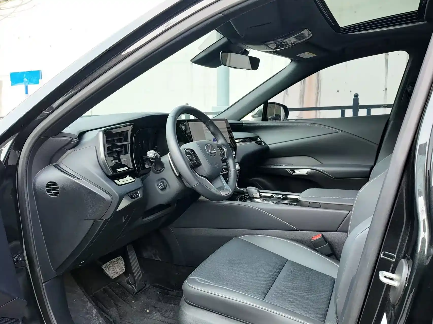 Фото 5 - Lexus RX