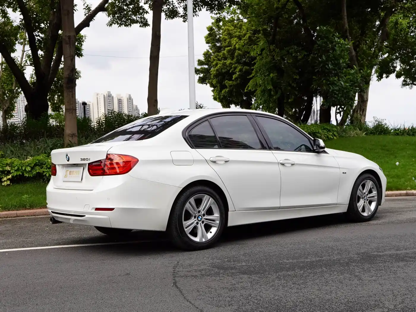 Photo 14 - BMW 3 Series