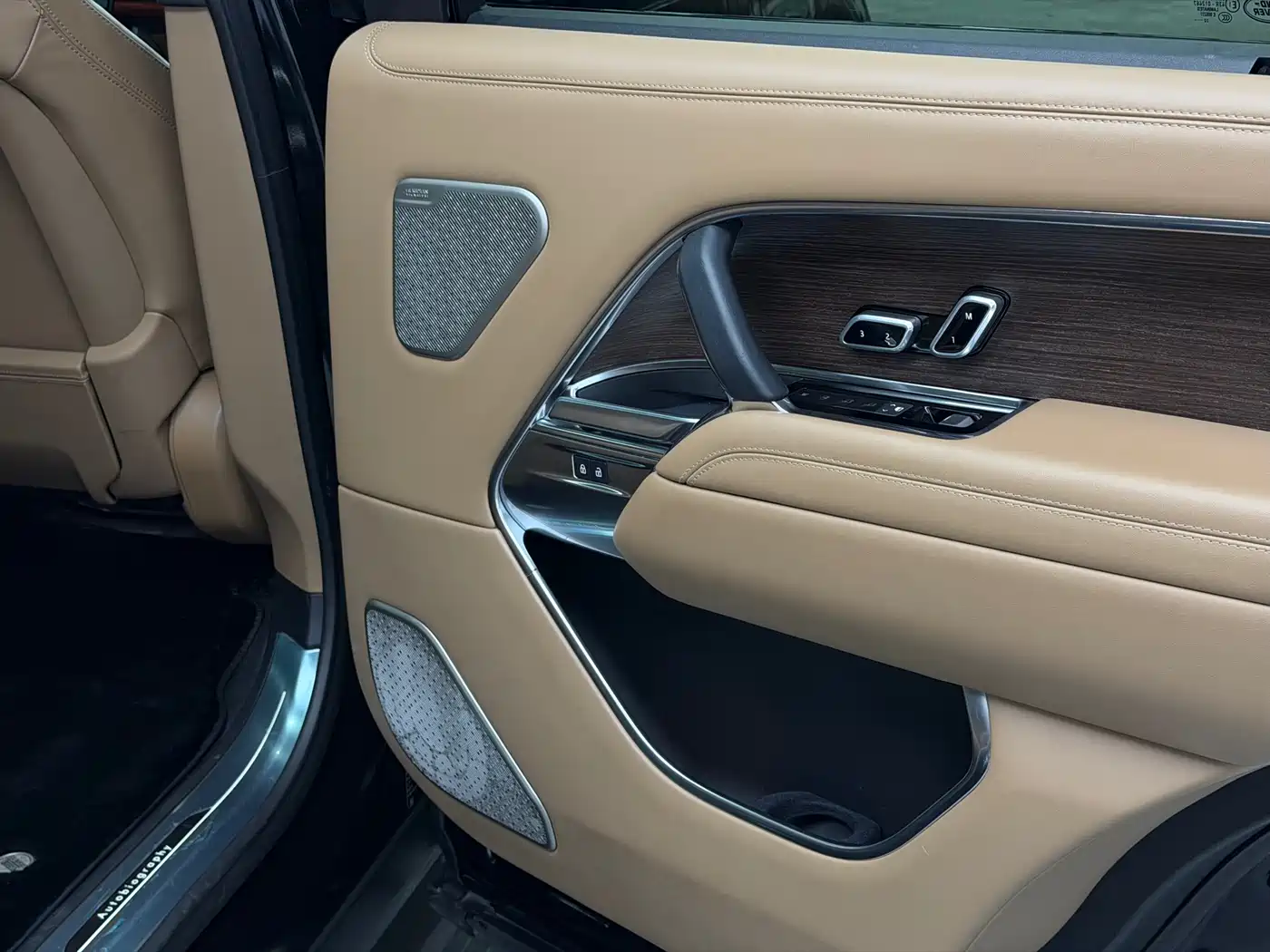 Land Rover Range Rover 2023 3.0 L6 400PS Exemplary Long Wheelbase фото 18