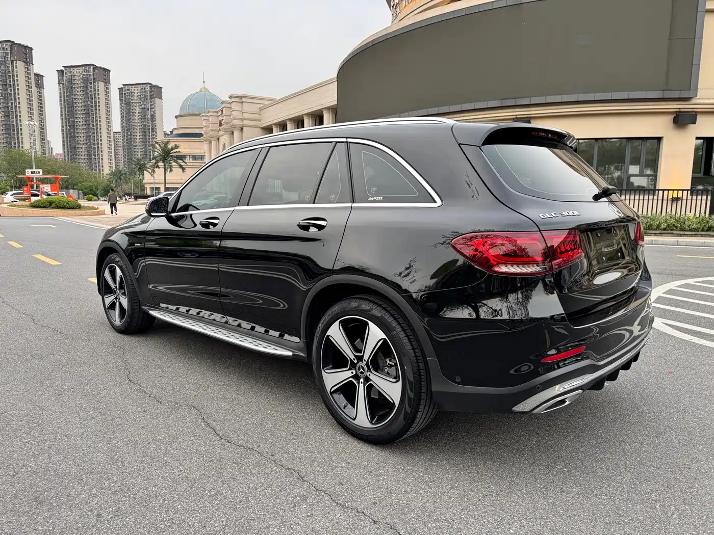 Mercedes-Benz GLC 2022 Facelift GLC 300 L 4MATIC Dynamic Collector's Edition фото 5