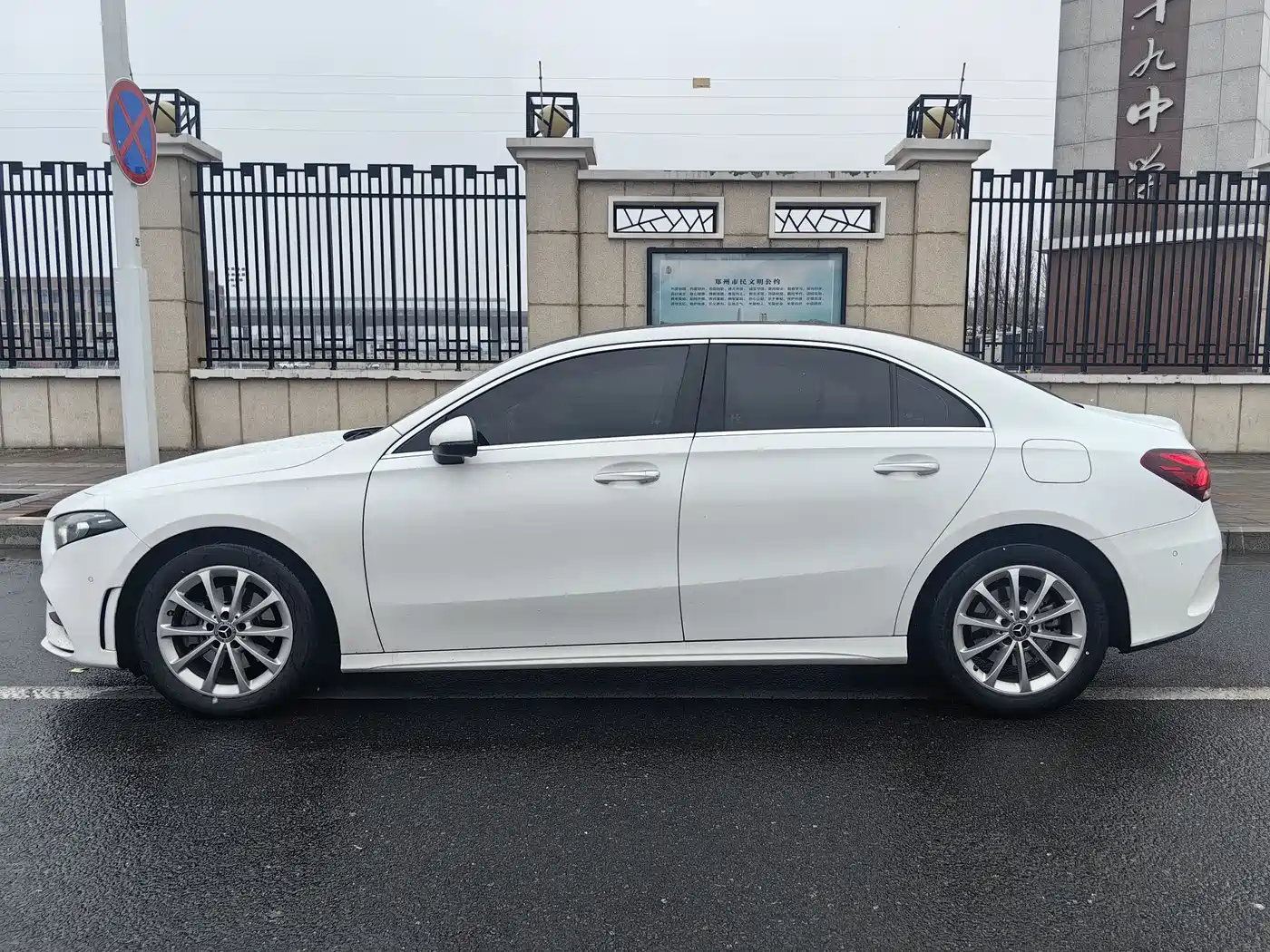 Mercedes-Benz A-Class 2022 A 200 L Sport Sedan Style фото 6