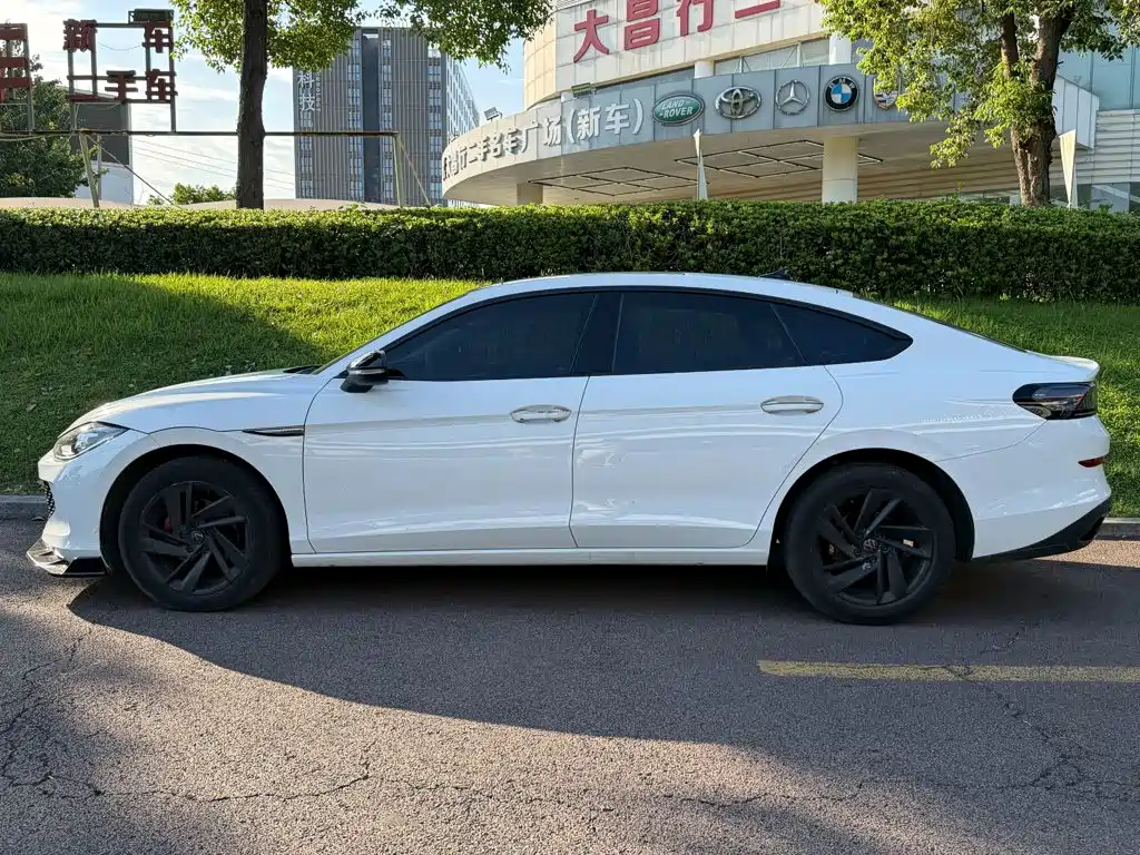 Photo 3 - Volkswagen Lamando
