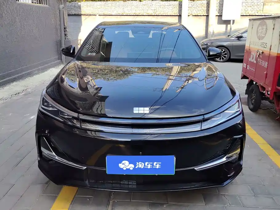 Geely Galaxy Galaxy A7 2025 2025 EM-i 70km Luxury Edition