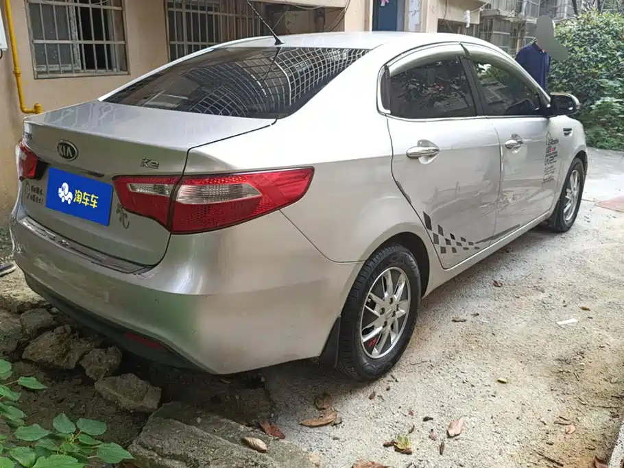 Kia K2 2012 2011 Sedan 1.4L MT TOP