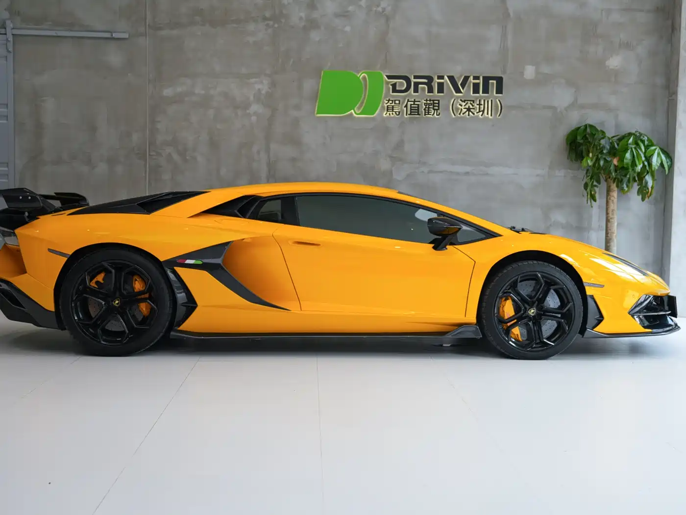 Lamborghini Aventador 2011 LP 700-4 фото 3