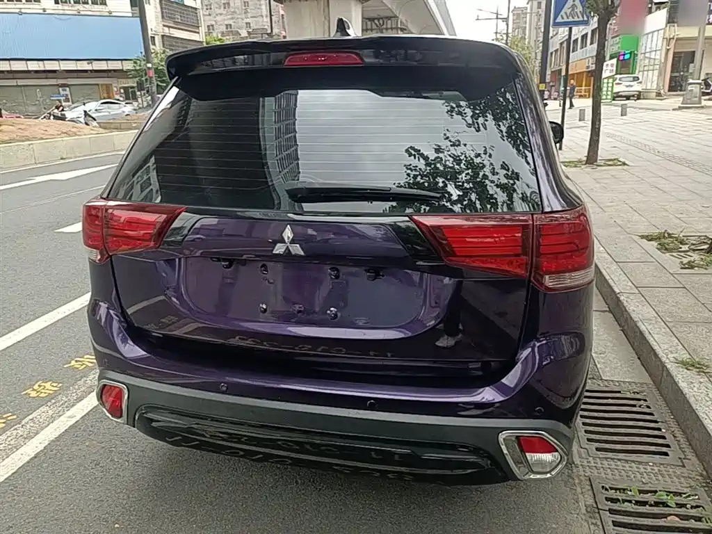 MITSUBISHI OUTLANDER