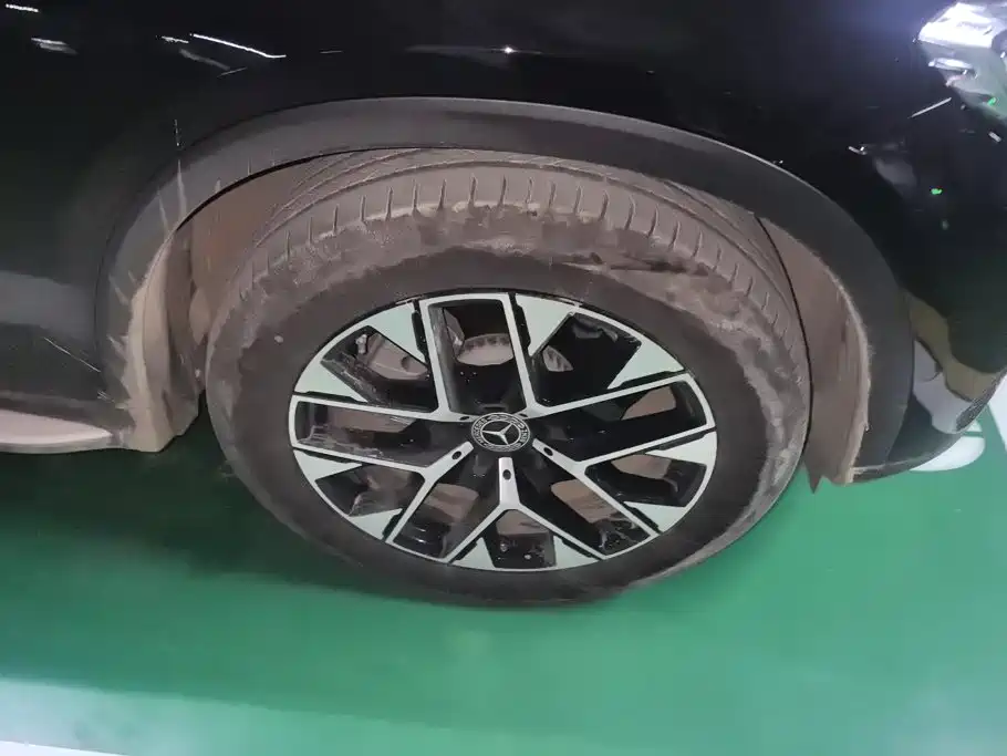 Photo 6 - Mercedes-Benz GLC