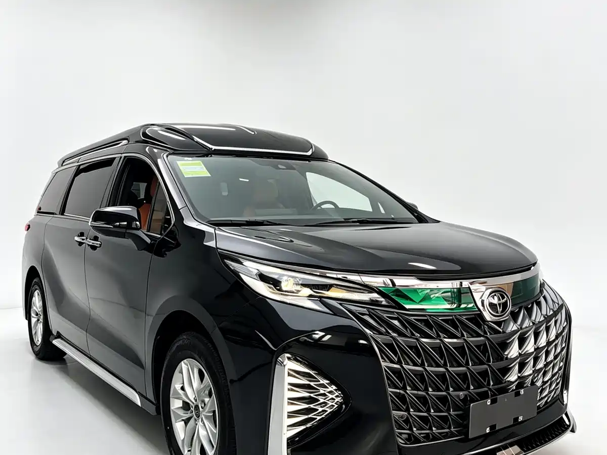 Toyota Granvia 2026 Model 2.5L Hybrid Luxury Edition фото 2