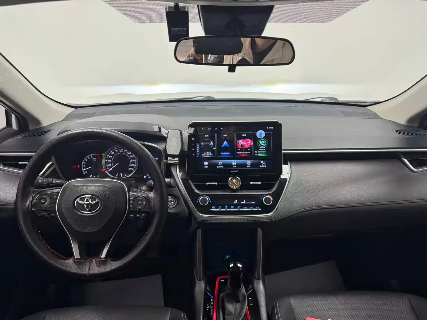 Toyota Frontlander 2023 2.0L CVT Luxury Edition фото 14