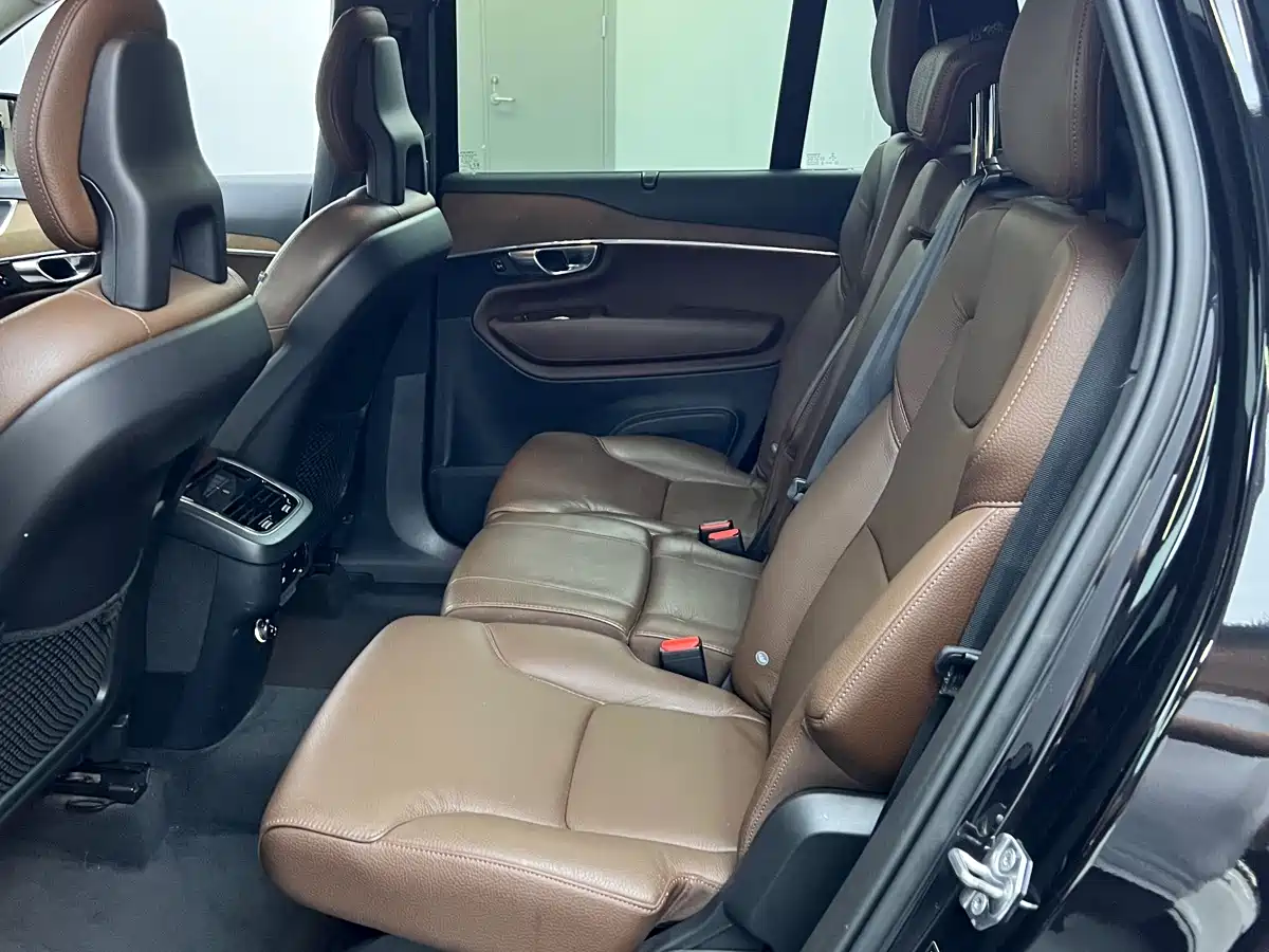 Фото 13 - Volvo XC90