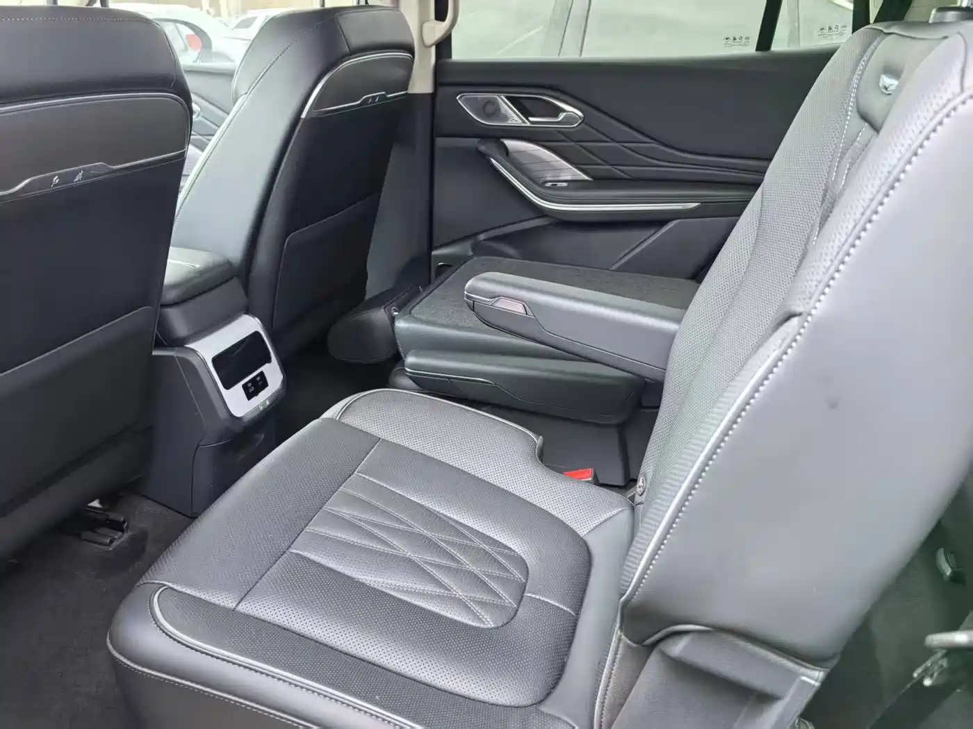 Hongqi HS7 PHEV 2024 2.0T PHEV AWD Flagship 6-Seater фото 4