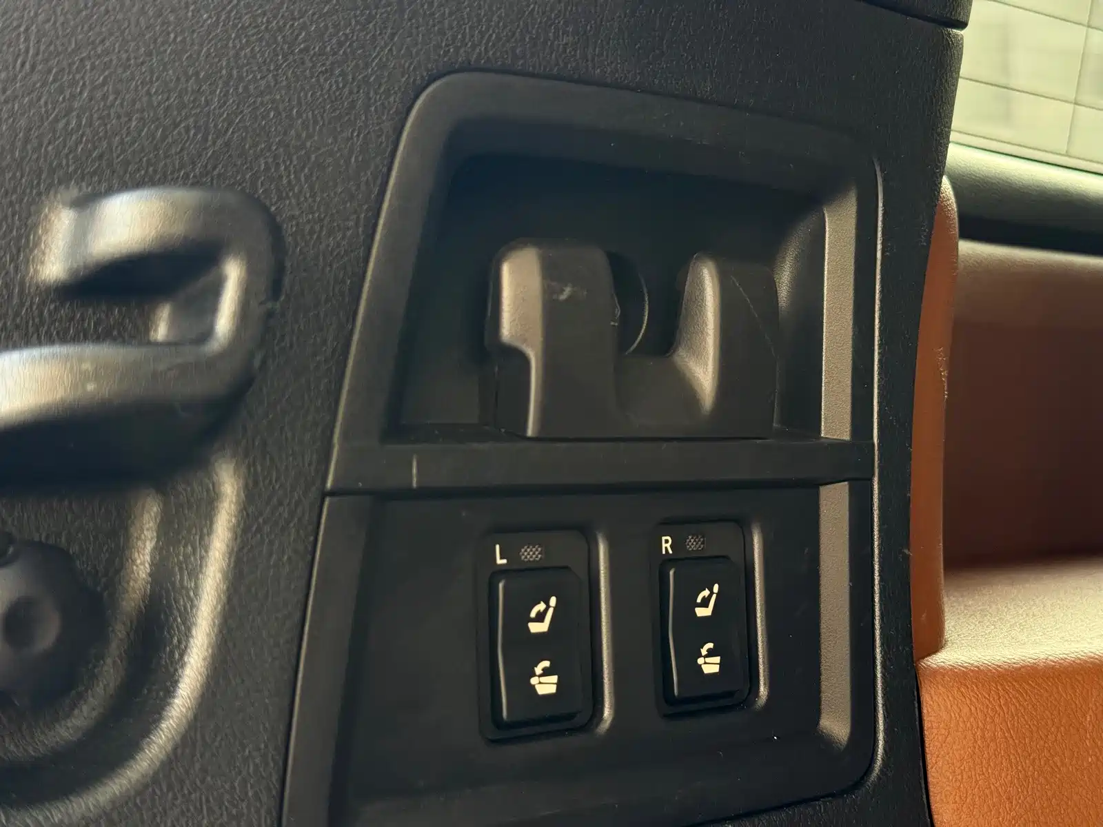 Photo 18 - Toyota Sequoia