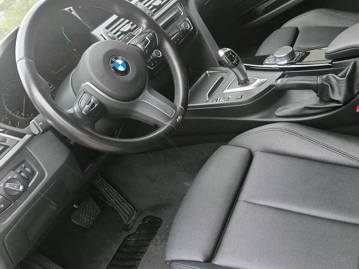 BMW 3 Series GT 2019 320i Fashion Model фото 6