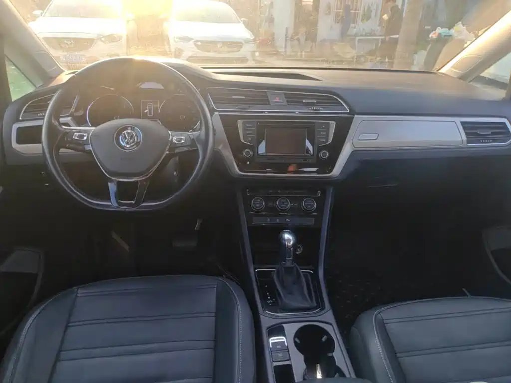 صورة 5 - Volkswagen Touran