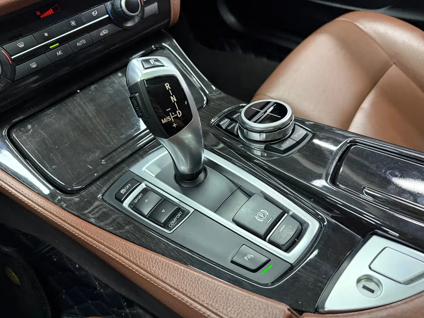 BMW 5 Series 2014 520Li Elegance фото 17