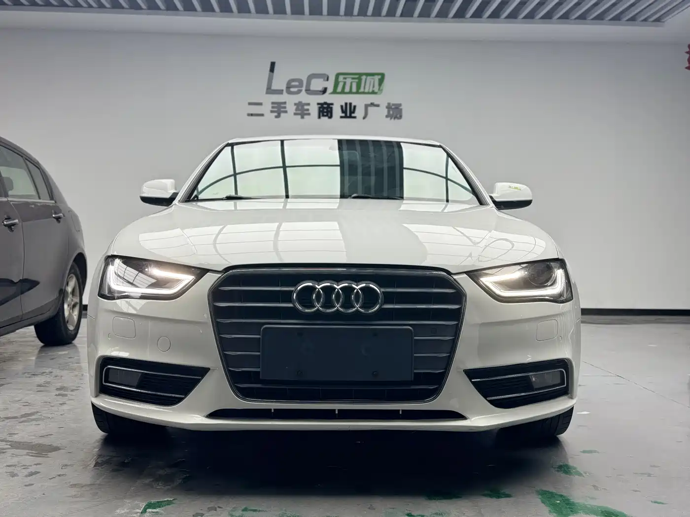 Audi A4L 2013 35 TFSI Automatic Standard фото 2