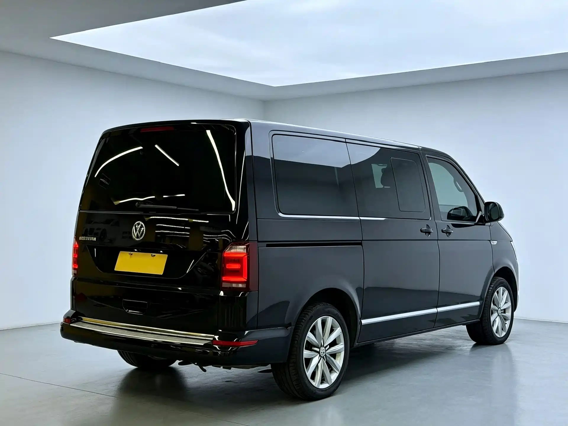 Фото 6 - Volkswagen Multivan
