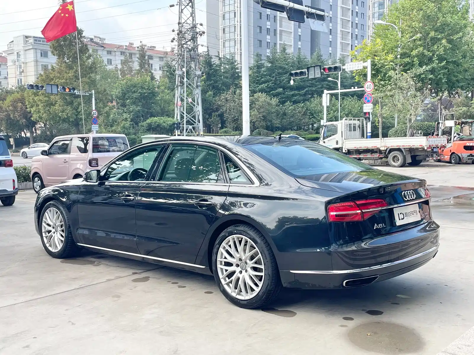 Фото 9 - Audi A8