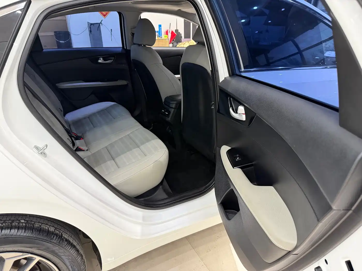 Kia K3 2023 Model 1.5L CVT Luxury Edition фото 22