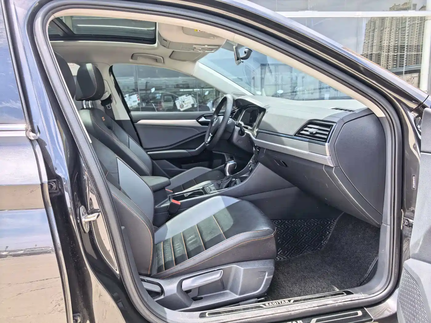 Volkswagen Sagitar 2021 280TSI DSG 30th Anniversary Edition фото 4