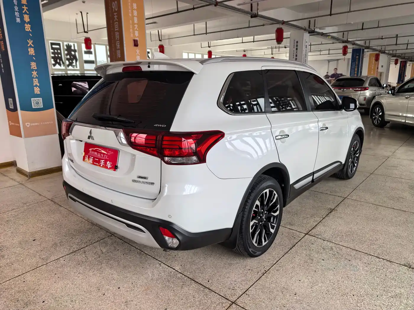 MITSUBISHI OUTLANDER